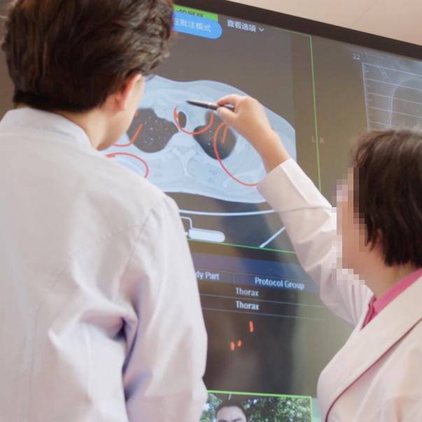 A Shenzhen Cuhub Smart Touch sokoldalú, többfunkciós gépet mutat be több szektor számára